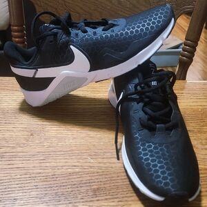 Nike Legend Essential 2
Women's Workout Shoes